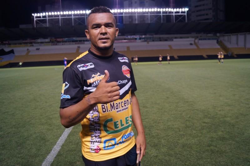 Meu desejo de voltar é muito grande, revela Zé Carlos