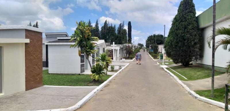 Limpeza nos cemitérios não deve ser deixada para o último dia, alerta gestor