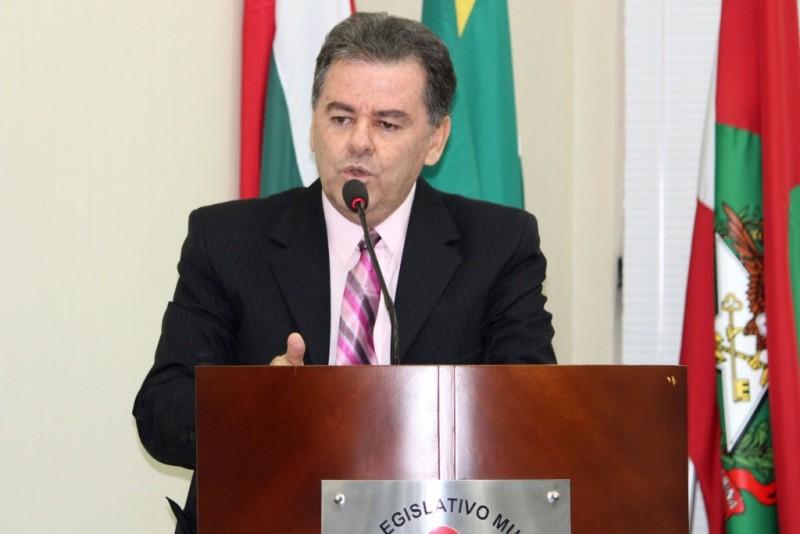 Vereador pede R$ 2 milhões em Brasília para estrada no interior