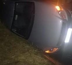 Duas pessoas ficam feridas após saída de pista na BR-101