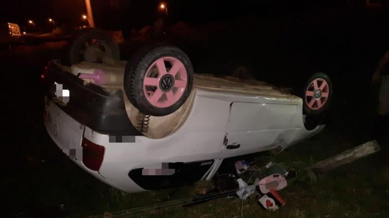 Saída de pista seguida de capotamento é registrada em Balneário Rincão
