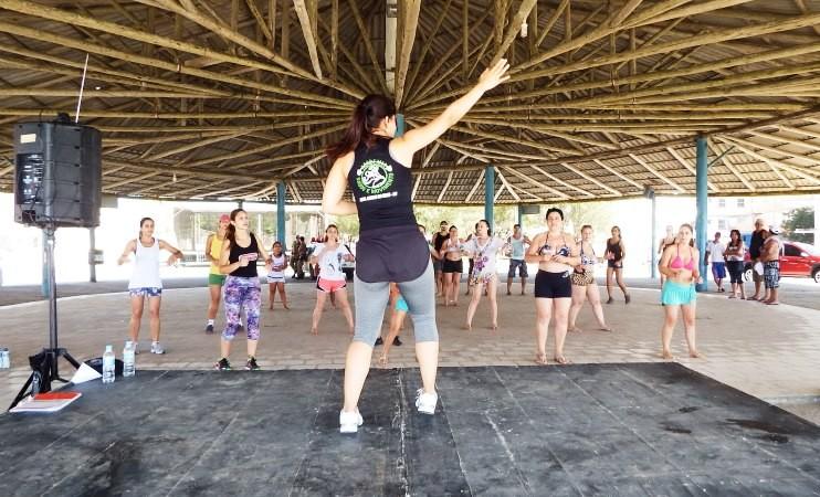 Ginástica na praia nos fins de semana no Arroio do Silva