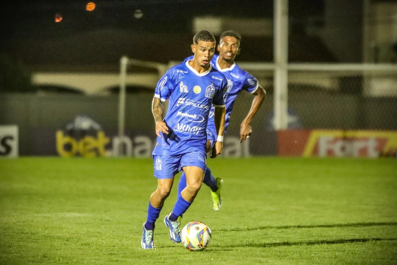 Caravaggio concretiza venda de Renan ao Avaí