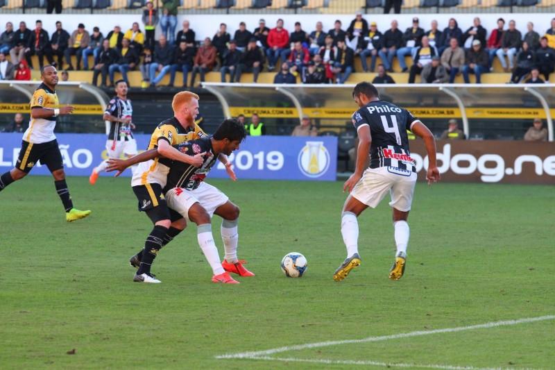 Em casa, Criciúma perde para o Operário e chega ao quinto jogo sem vitória