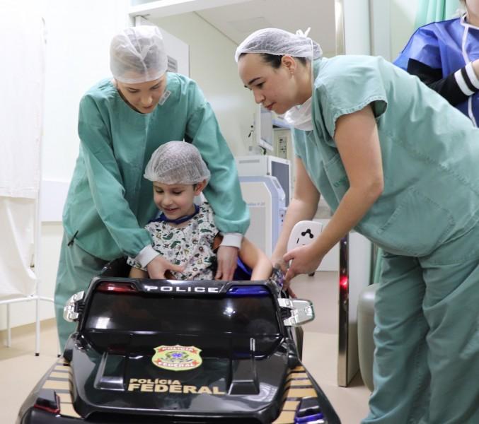 Crianças fazem ´teste drive´ antes da cirurgia