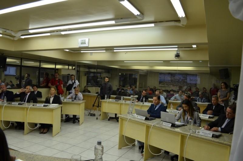Vereadores aprovam projeto que prevê a contratação de entidade para gerir o Santa Catarina