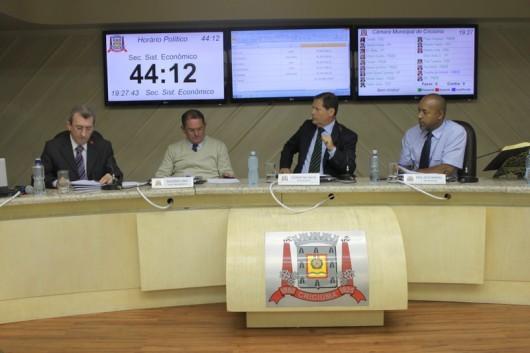 Agências bancárias poderão ser obrigadas a usar divisórias entre os caixas 