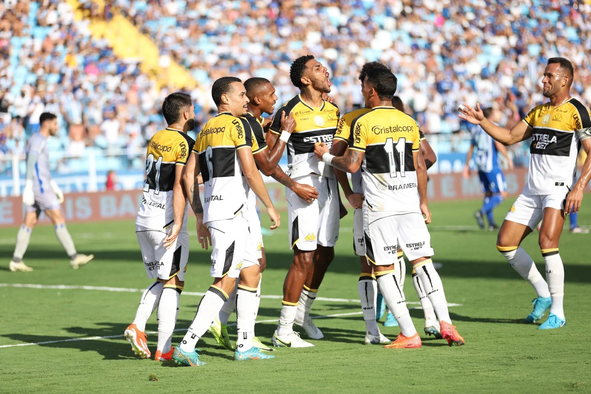 Criciúma atropela o Avaí na Ressacada e garante a vantagem de decidir eliminatórias em casa