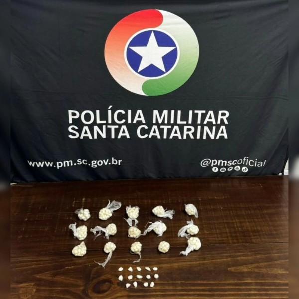 PM apreende mais de 300 pedras de crack em Tubarão