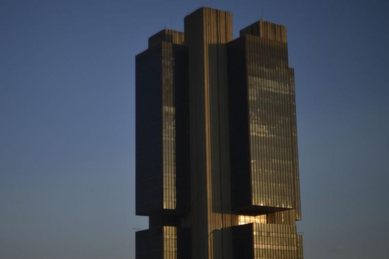 Mercado financeiro eleva estimativa de inflação este ano para 3,29% 