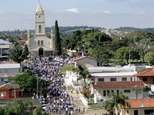 Centenas de fiéis na Caminhada da Penitência (vídeo)