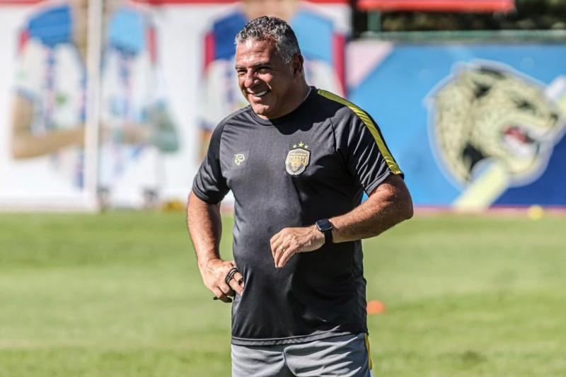 Criciumense Luizinho Vieira é anunciado como novo técnico do Brusque