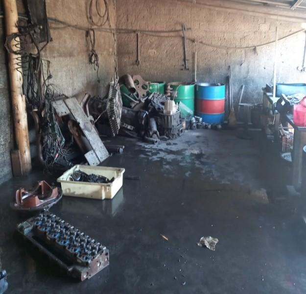 Içara: funcionários de oficina mecânica combatem incêndio em tanque de querosene