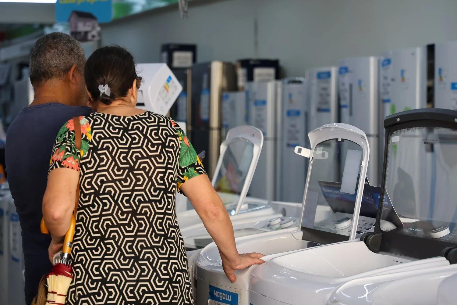 Volume de vendas no comércio de Santa Catarina cresceu em 2024, aponta IBGE