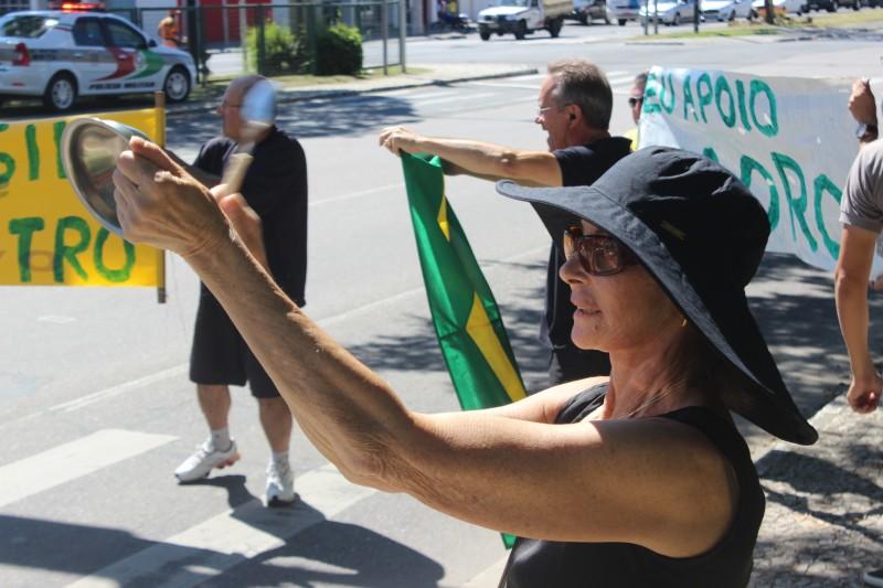VÍDEO: Manifestantes realizam ato contra posse de Lula 