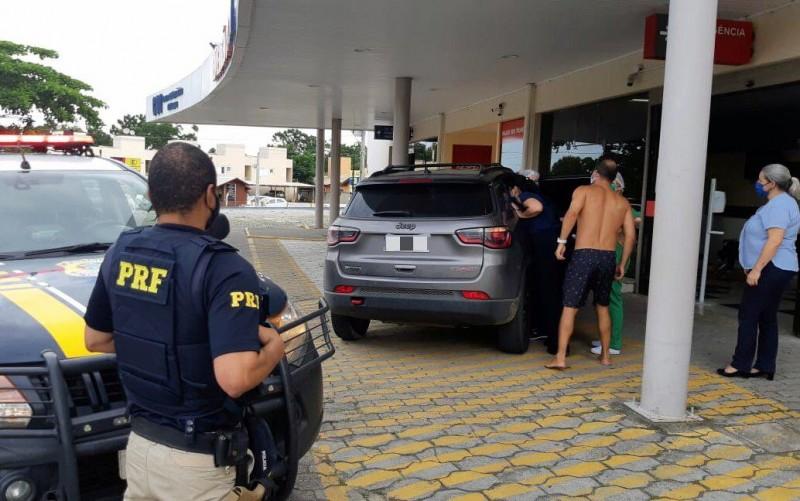 PRF faz escolta para mulher em trabalho de parto e bebê nasce às margens da BR-101 em Tubarão