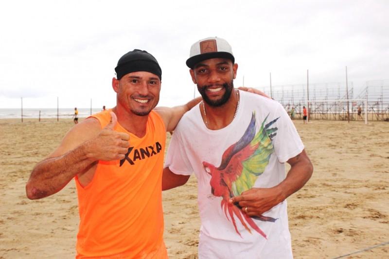 Em prol da solidariedade, Jogo das Estrelas é promovido em Baln. Rincão 