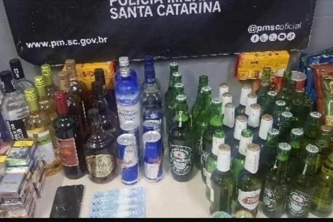 Furto em posto de combustíveis termina com perseguição e quatro presos em Criciúma