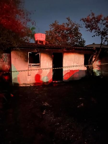 Edificação comercial é destruída por incêndio em Criciúma