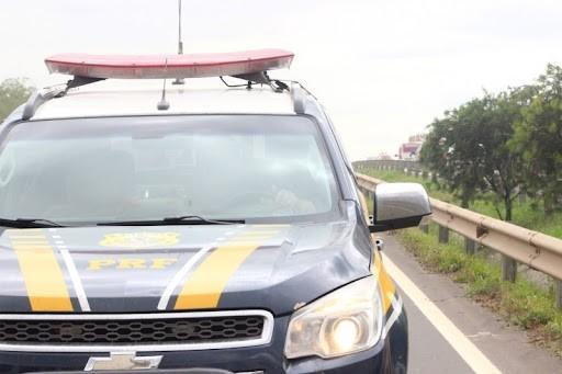 Motorista é preso com porções de maconha e haxixe na BR-101 em Imbituba