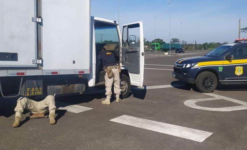 Caminhão furtado no RS e que circulava clonado é recuperado em Araranguá