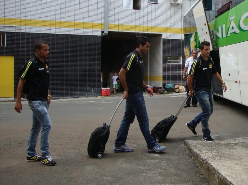 Delegação tricolor pega a estrada rumo a Londrina (PR)