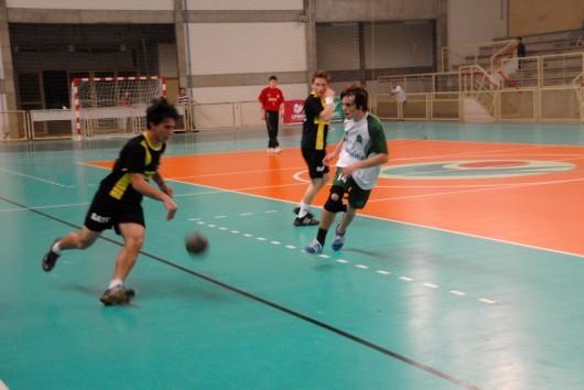 Uma vitória e uma derrota no handebol