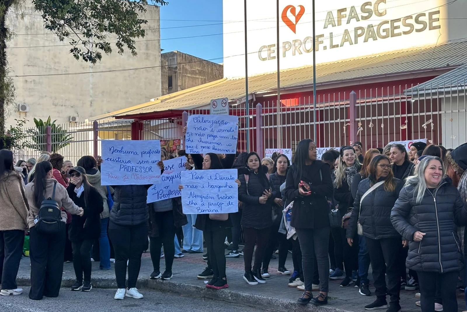 Afasc apresenta proposta ao sindicato; assembleia com professores é marcada