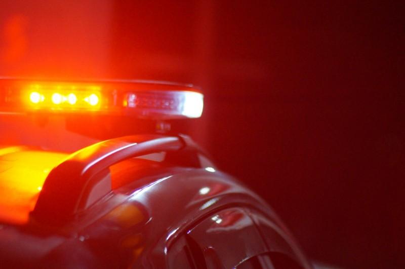 Assaltantes roubam dinheiro e garrafas de whisky em conveniência