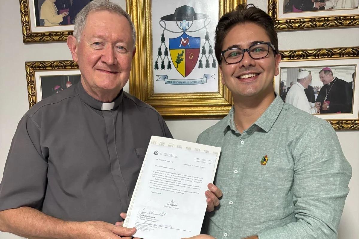 Bispo Dom Jacinto Inácio Flach será homenageado na Alesc