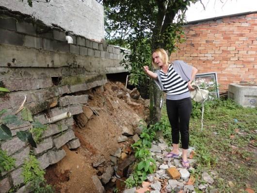 Desmoronamento de um muro às margens do Rio Criciúma preocupa moradores 