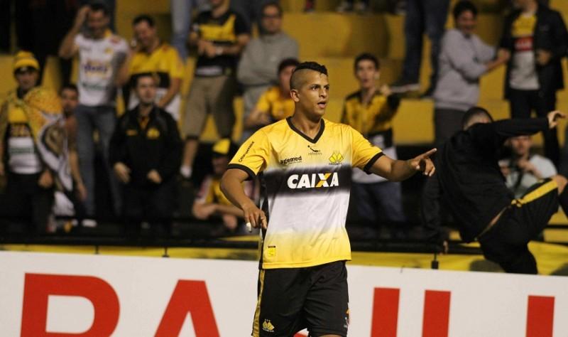 Com estreia de gala de Lucão, Criciúma bate o Guarani