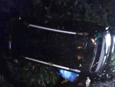 Pajero de Criciúma sai da pista e tomba na SC-108