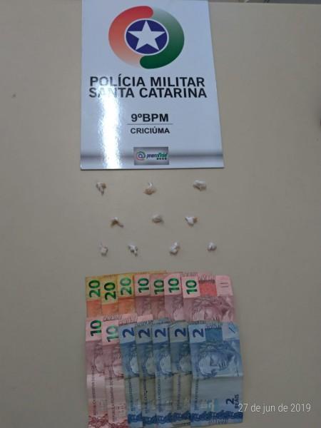 Polícia apreende pedras de crack e R$ 130 em Criciúma 