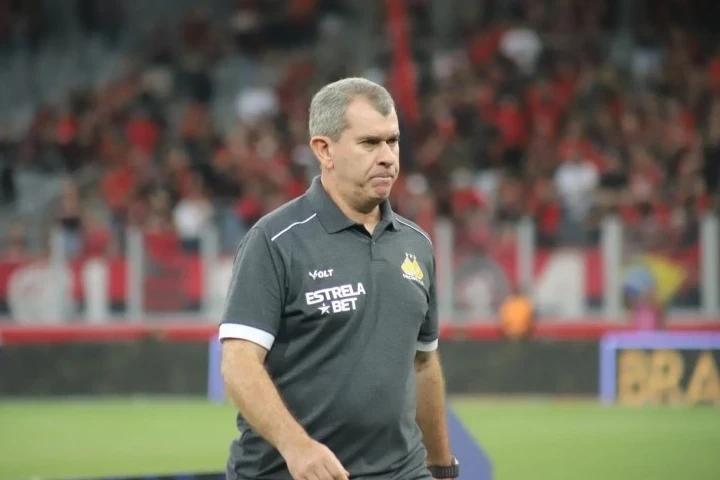 Tencati aponta queda de competitividade do Criciúma na derrota para o Inter: 'A gente poderia duelar mais'