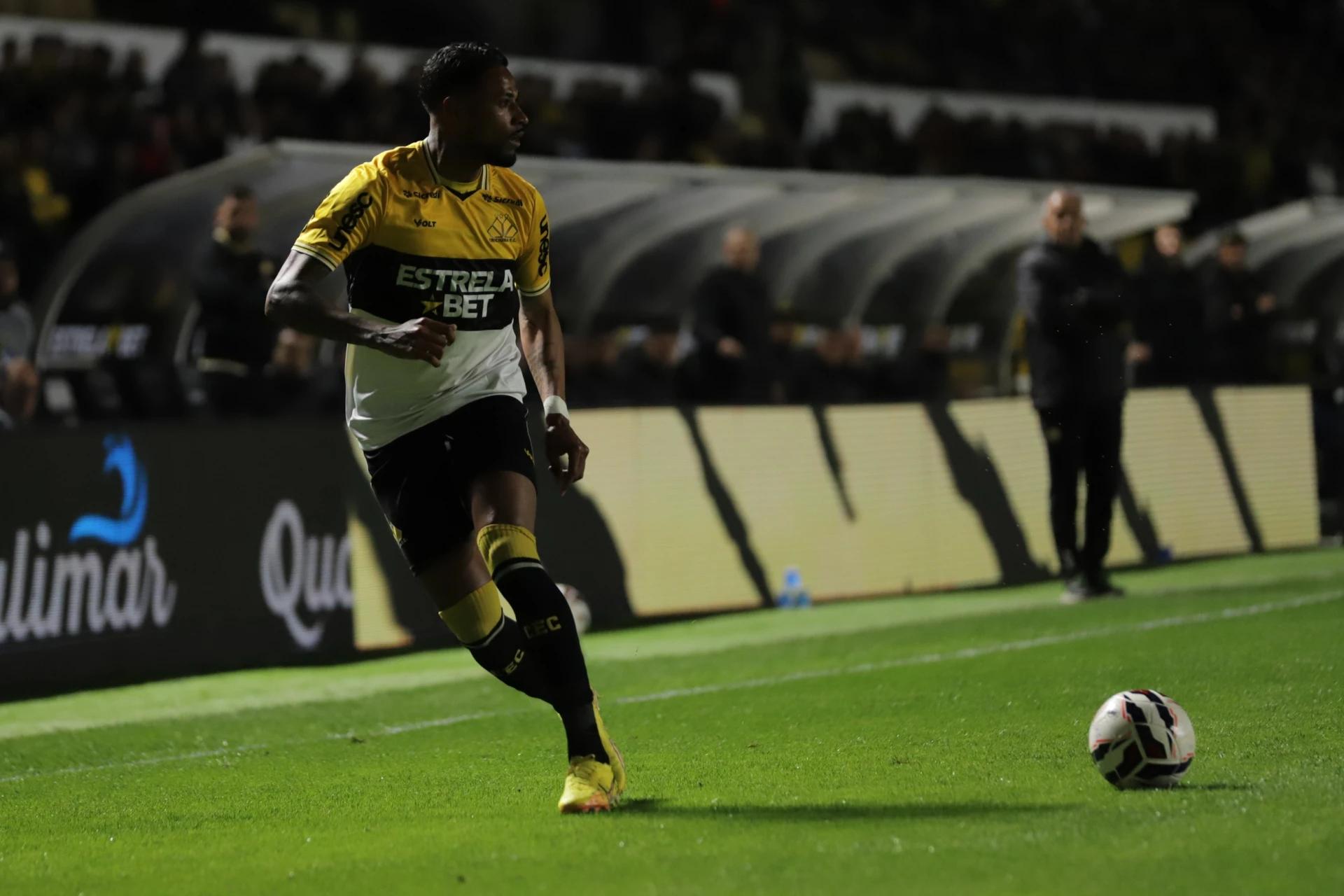 Eduardo Baptista terá desfalques para o jogo contra o Operário (PR)