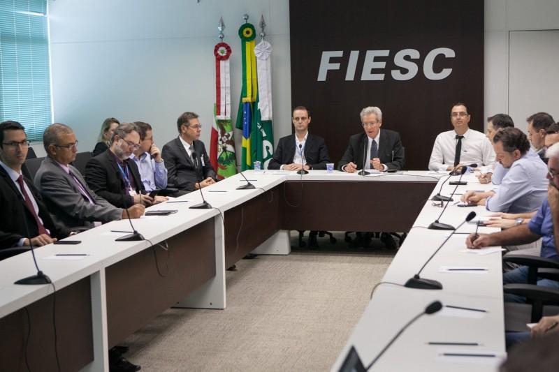 Reforma tributária pode aliviar tarifa de energia elétrica, diz presidente da Celesc