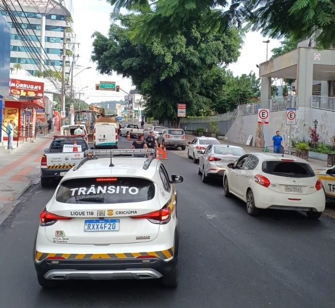 Criciúma: rua João Cechinel é parcialmente fechada para obras da Casan  
