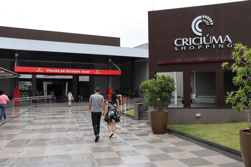 Criciúma Shopping volta a atender em horário normal
