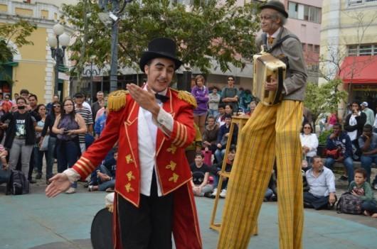 Cirquinho do Revirado encerra turnê Palco Giratório em Florianópolis