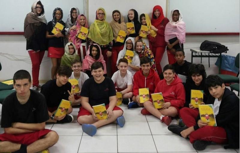 Alunos do Colégio Unesc conhecem história inspiradora e enviam cartas à Malala