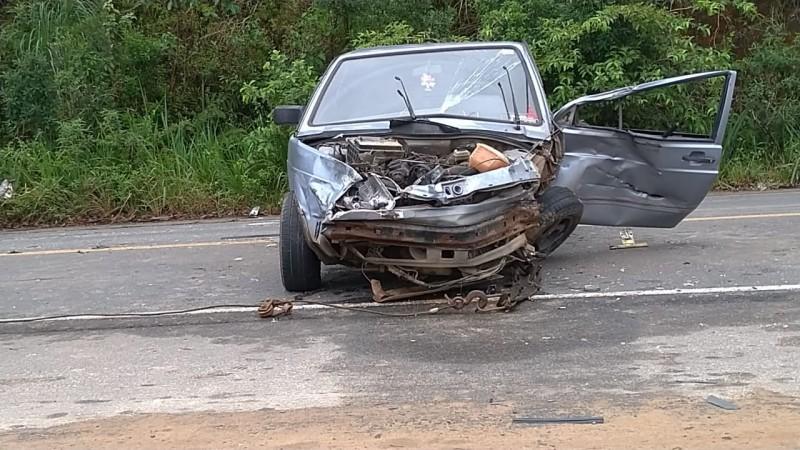 Colisão frontal deixa motorista ferido na Rodovia Otávio Dassoler