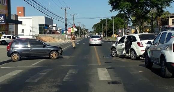  Motorista embriagada provoca colisão frontal na avenida Universitária em Criciúma 
