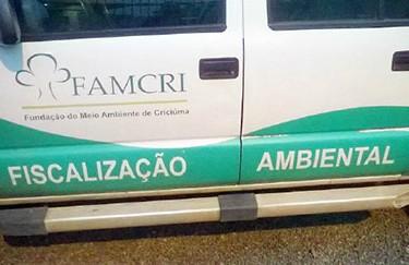 Criminosos fogem da polícia em veículo furtado da prefeitura