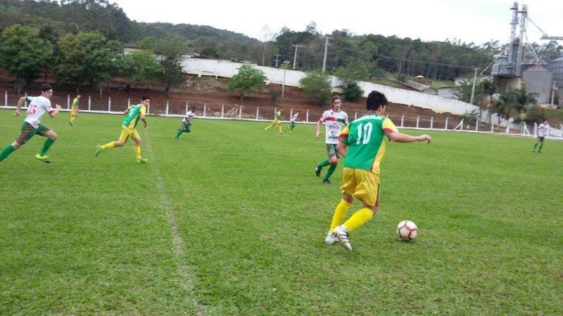 Metropolitano e Cocal do Sul vencem e lideram a Taça Carvão Mineral