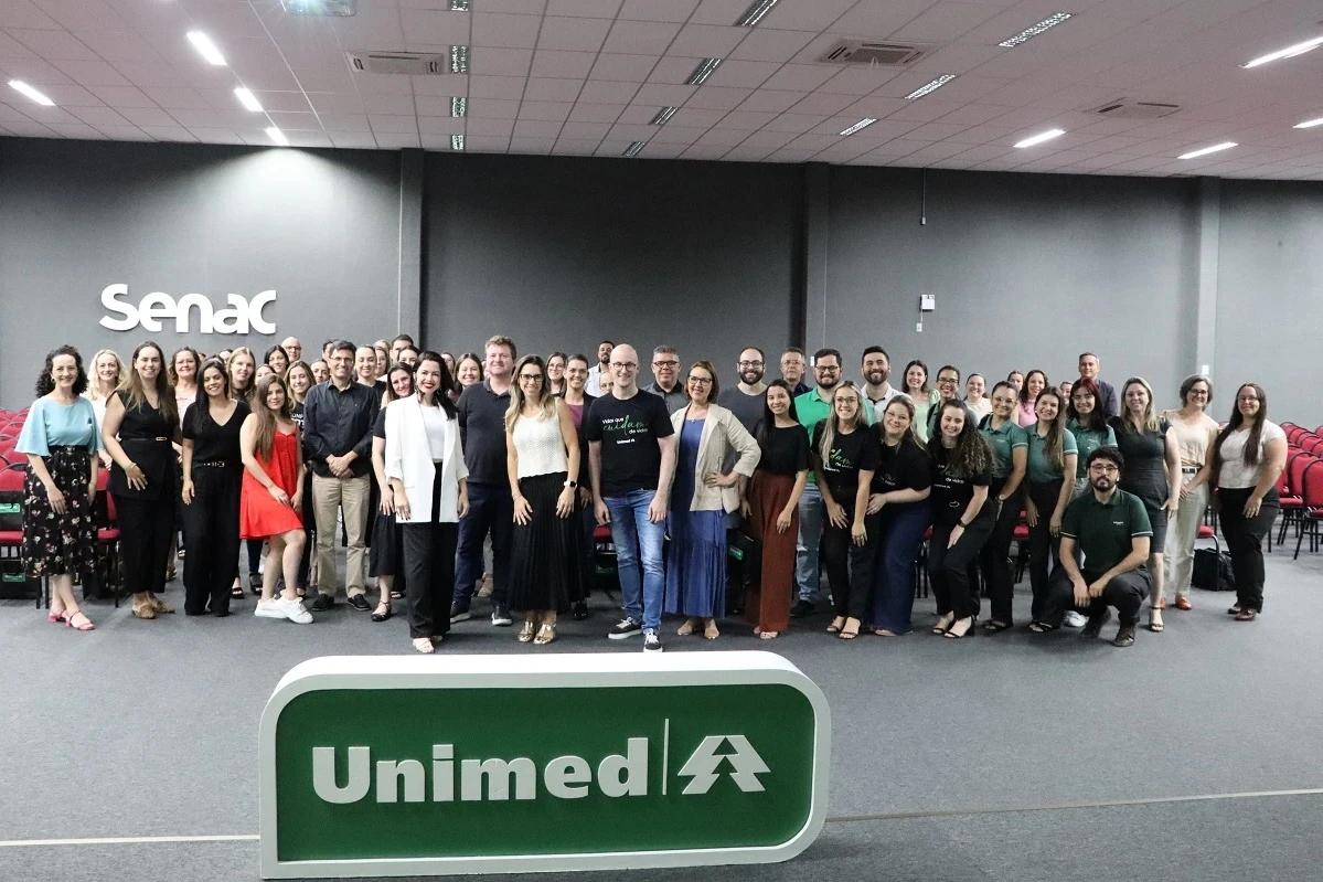 Unimed Criciúma realiza palestra com especialista internacional para profissionais de RH