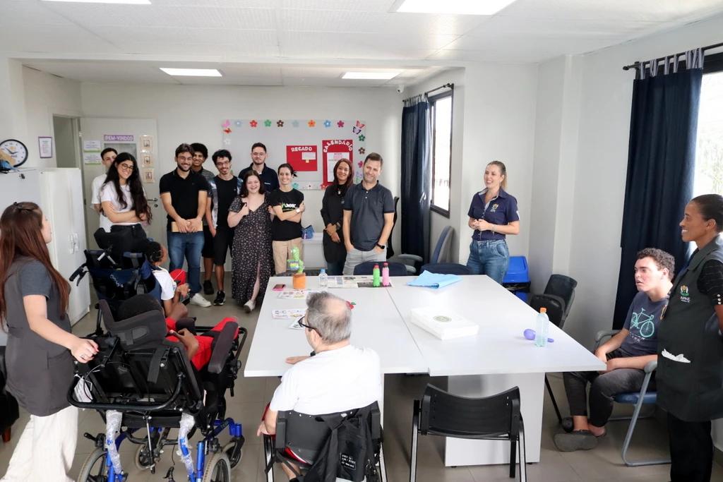 Tecnologia e Inclusão: acadêmicos de Ciência da Computação entregam protótipos assistivos à Apae