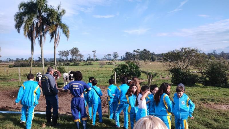Alunos de Balneário Arroio do Silva participam de projeto da Cidasc