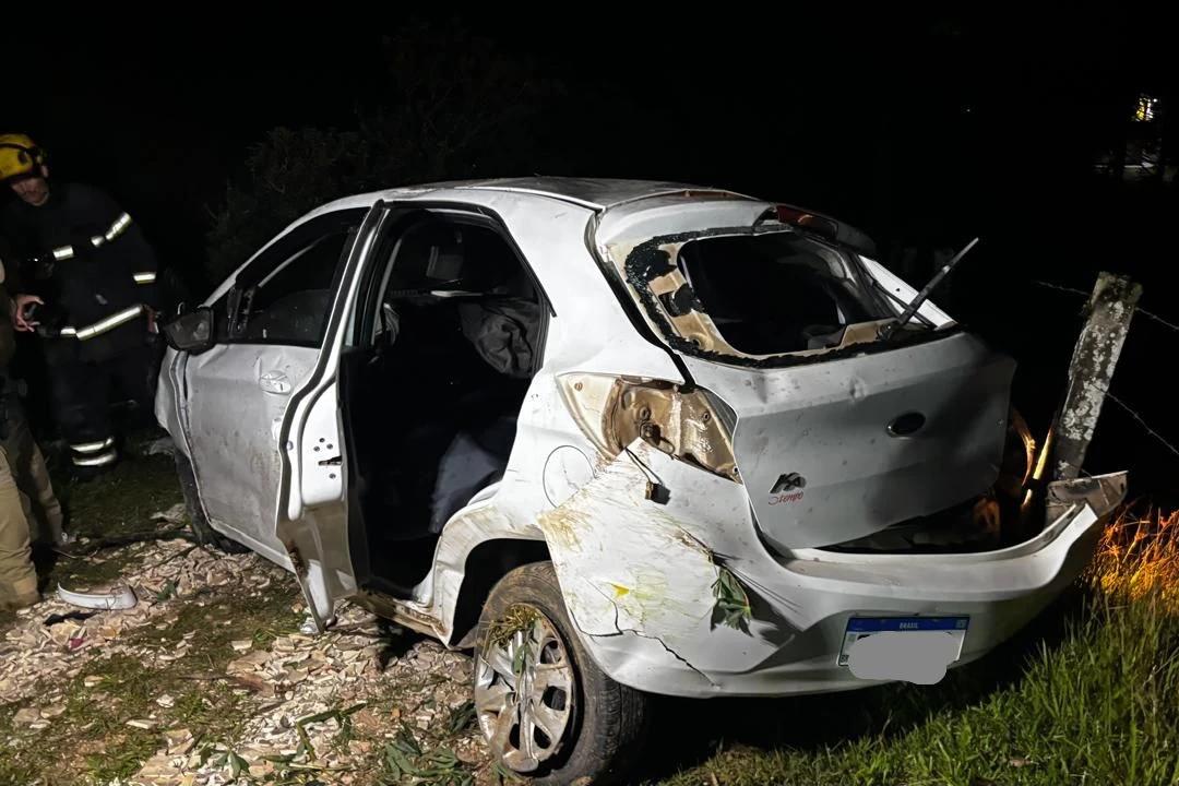 Jovens ficam feridas após veículo cair em barranco de aproximadamente 30 metros