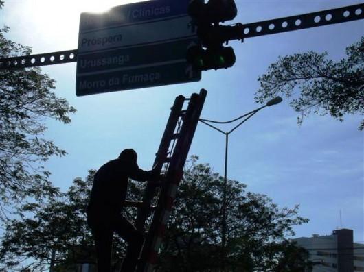 Semáforos consertados nesta manhã, na avenida Centenário 